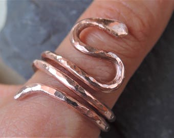Anillo de serpiente de cobre - Anillo de cobre crudo natural - Anillo en espiral - Anillo de cobre de reptil - Joyería espiritual - Serpiente de cobre martillada - Joyería de serpiente