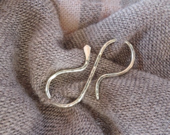 Infinity snake shawl pin / cardigan closure/fastener/clasp German silver Double hook Simple minimal serpent scarf pin