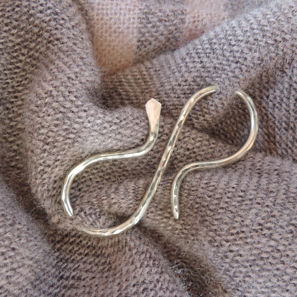 Infinity snake shawl pin / cardigan closure/fastener/clasp German silver Double hook Simple minimal serpent scarf pin