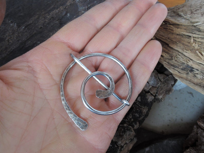 Silver shawl pin, scarf pin, hat pin, cardigan clip, wire wrap round spiral brooch Sterling silver Copper Minimalist Handmade zdjęcie 2
