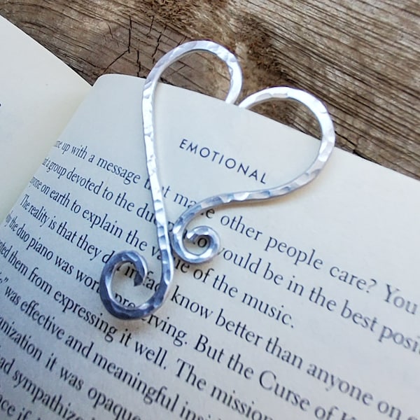 Handmade heart bookmark - Hammered silver aluminum wire bookmark