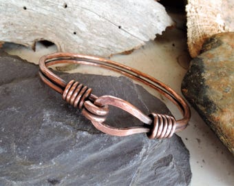 Mens copper bracelet - Hammered aged copper bangle - Loop and hook - Handmade wire wrapped rustic jewelry - Medium heavy unisex