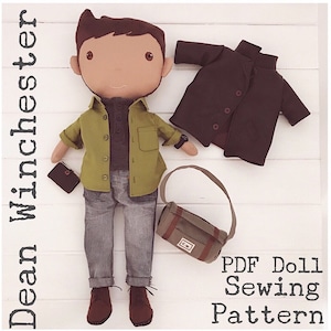 Bambola di stoffa ispirata alla serie TV Supernatural 'Dean Winchester' con vestiti e accessori, modello di cucito in formato PDF e tutorial fotografico