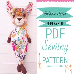 Gabriela Llama Tygdocka i Playsuit PDF Symönster & Fotohandledning Digital Nedladdning