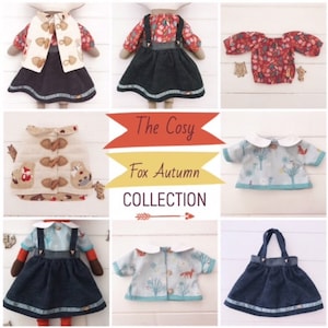 Puede incluir: Una colección de ropa de muñeca para una muñeca de zorro. La ropa es de colores otoñales y presenta una variedad de patrones, incluyendo estampados florales, a cuadros y de animales. El texto "The Cosy Fox Autumn Collection" se muestra en la imagen.