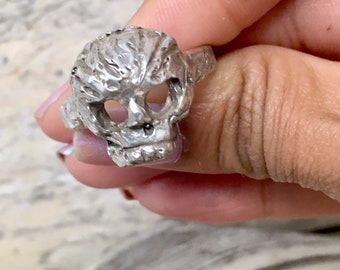 skull ring, gothic skull ring, silver skull jewelry, unisex ring, one of a kind ring, unique ring,