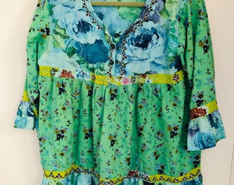 Vintage Sz XL Floral Greens and Blues V-Neck Ruffled 3/4 Sleeve Pullover Babydoll Top