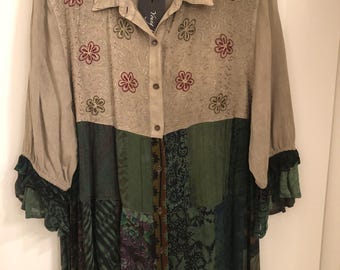 Young Threads Sz L Green & Tan Tiered Embroidered 3/4 Sleeve Button down Babydoll Tunic Top