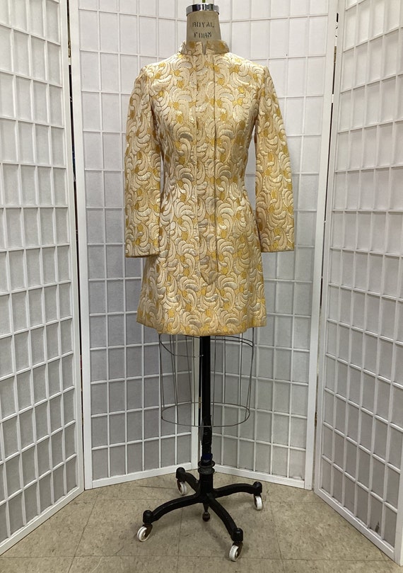 Saks Fifth Avenue 1960’s Golden Kimono Robe Gem