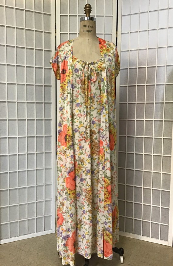 1970s Floral Peignoir Set