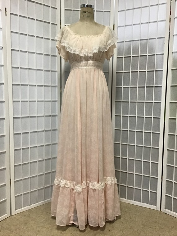 1970s Peach and White Lace Gunne Sax