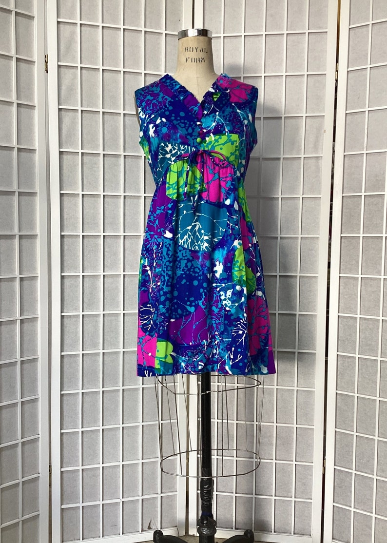 1970s Waltah shops Clarke's Hawaiian Dress