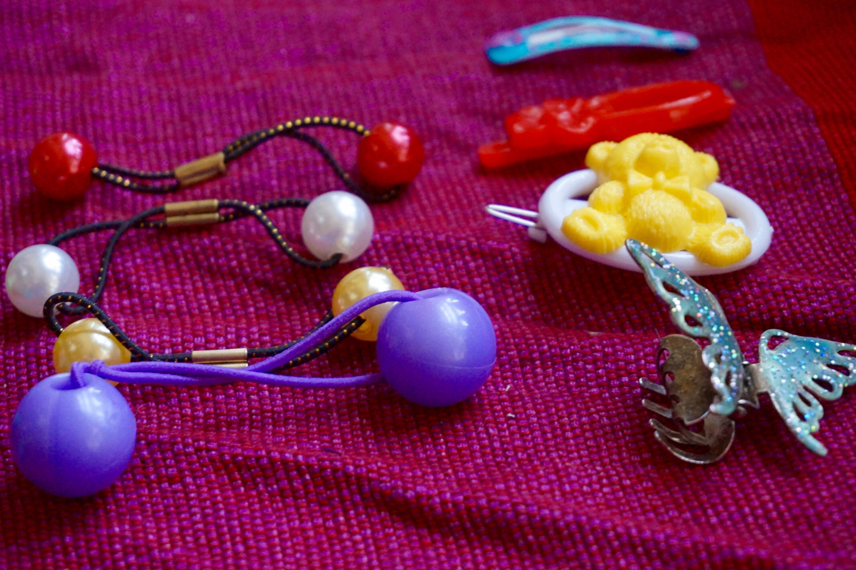 Big Vintage 80s and 90s Barrettes Hair Clips Lot. Fun  display picture 2