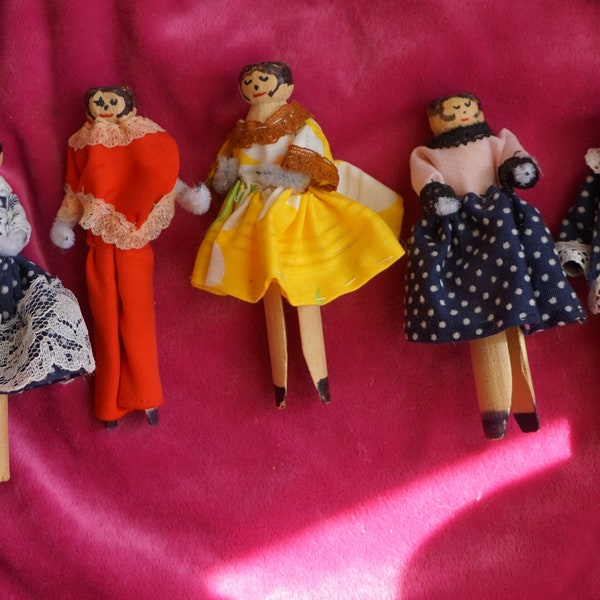 Adorable Charming Vintage 90s Lot of Cottage Style Wooden Clothespin Dolls. Cute Vintage 90s Folk Style Painted Wooden Clothespin Dolls