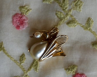 Vintage 60s Gold Tone Metal and Faux Pearl Swan Brooch. Beautiful Small Vintage 60s Gold Tone Metal and Faux Pearl Swan Brooch.