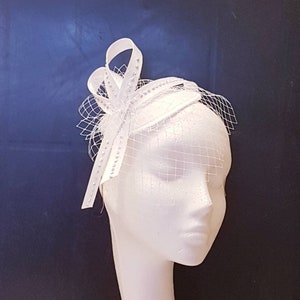 Birdcage veil Hat fascinator. 1940-50s Fascinator Bridal MINI Veil Hat with Crystal Teardrop hat  Bridal White, Ivory Fascinator Headpiece