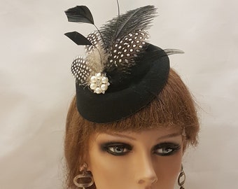 BLACK HAT FASCINATOR Feather Hat Fascinator Black Race, bruiloft Cocktail hoed. Dames dag Ascot Hat Fascinator. Pillbox veren hatinator.