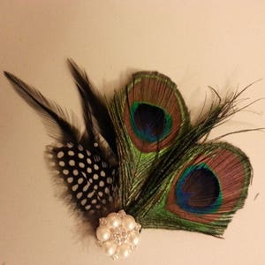 1920s Peacock Feather Fascinator,  sparkly Crystal Pearl Brooch Blue Green hair Clip #Gatsby headpiece, #Bridal Bridesmaids fascinator clip