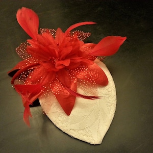 Fascinator hat, 40s 50s Hat, Feather hat fascinator, Cocktail Hat fascinator,LadiesCoctail  hat, Tea party hat,Wedding Red & White Headpiece