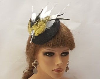 Tocado de encaje negro: tocado de plumas, sombrero de carreras Ascot