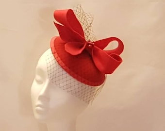 Fascinator Red bow Hat mini Birdcage veil red Felt fascinator Red hat fascinator Royal Ascot Wedding Church Cocktail party hatinator
