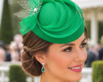 GREEN fascinator Hat 40s 50s Green Felt like pillbox Hat Fascinator Green hatinator, Race Cocktail, Ascot, Cocktail Hat Wedding headpiece '