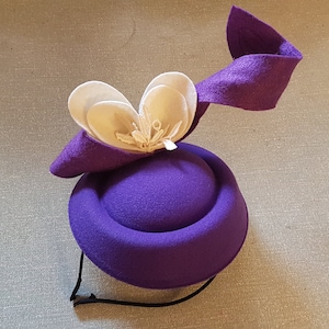 FASCINATOR,Purple hat fascinator Purple hat with White felt leaves, Ascot hat fascinator Wedding,Race,Cocktail hat Church hat fascinator
