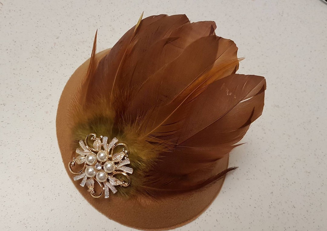 TAN/NUDE FASCINATOR, 40s 50s Tan Hat Fascinator tan/nude Feather Hat