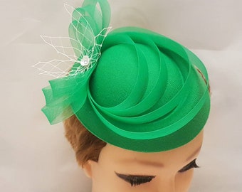 GREEN fascinator Hat 40s 50s Green Felt like pillbox Hat Fascinator Green hatinator, Race Cocktail, Ascot, Cocktail Hat Wedding headpiece