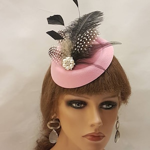PINK FASCINATOR 40s50s Pink Hat fascinator #Pink Pillbox hat fascinator Womens Feather fascinator Wedding Race Cocktail Ladies day Ascot hat