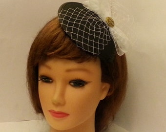 Fascinator Vintage jaren 1940-50 Hoed Teardrop HAT Fascinator Elegante zwart-witte mini hoed tovenaar