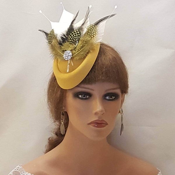 Bibis chapeau moutarde or pillbox chapeau bibi #Moutarde or plumes chapeau derby ascot mariage course cocktail dames église chapeau bibi