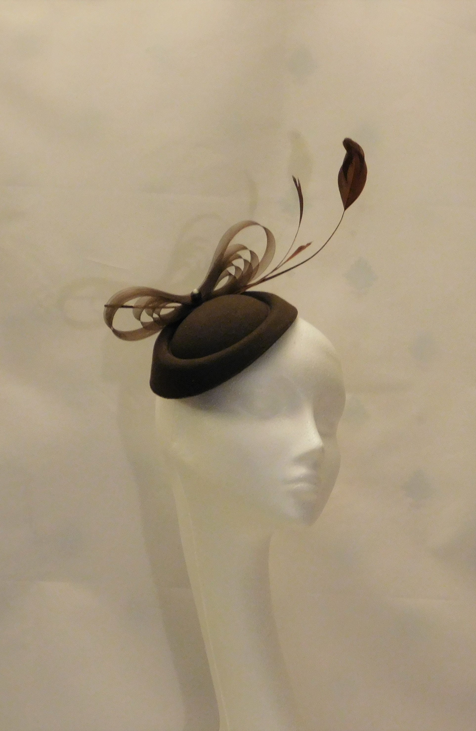 Elegant Brown Fascinator with Floral Accent

FAS3 0226 Champagne Floral Feather Wedding Fascinator main image 2