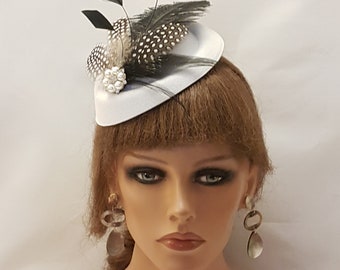 Creamy White Pillbox Hat, Ostrich Feathers, Net Bow  display picture 1