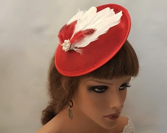 HAT FASCINATOR Vintage 40s 50 RED Hat Red and White Feather Hat Fascinator Race Cocktail hat  Ascot Hat Cocktail hat Wedding headpiece