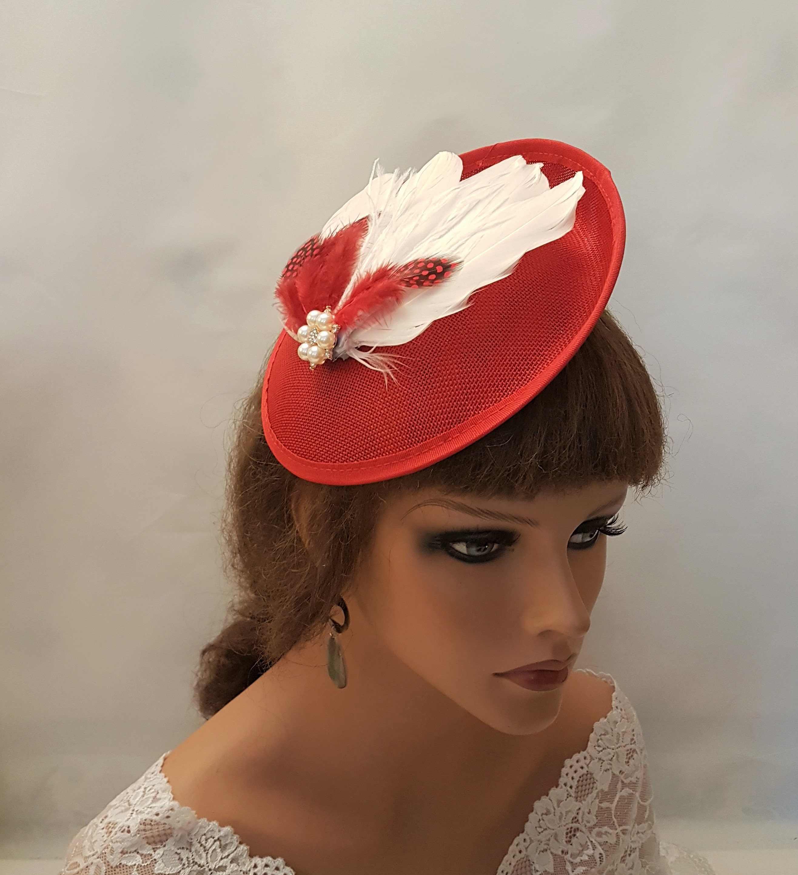Red Feather Fascinator Hat: Vintage Style Wedding Ascot  display picture 3