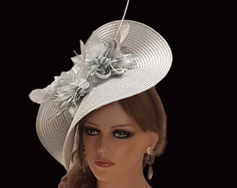 Cappello Fascinator grigio ARGENTO grande piattino hatinator lungo Quil Floral Church Derby Ascot Matrimonio TeaParty cappello Madre della sposa/sposo Hatinator