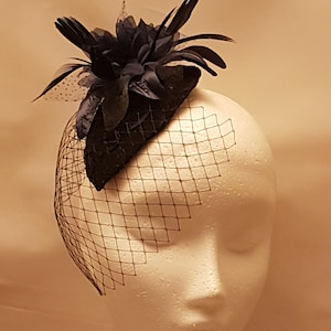 BLACK VELVET hat Fascinator Vintage 40s 50s  Black bird cage Veil Teardrop hat Cocktail Wedding Ceremony Floral hat with mini Birdcage veil