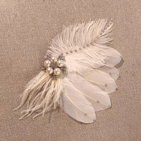 Bridal Hair Clip Bridal Feather Fascinator, Feather Hair Piece, Wedding Hair Accessory, ivory feather hair clip, Bridal feather fascinator