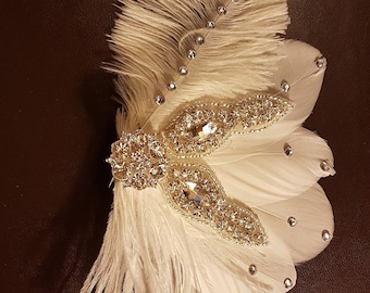 Bibi en plumes de mariée. Fascinateur de plumes Gatsby des années 1920, casque de plumes, morceau de cheveux en plumes scintillantes, accessoire de cheveux de mariage, fascinateur