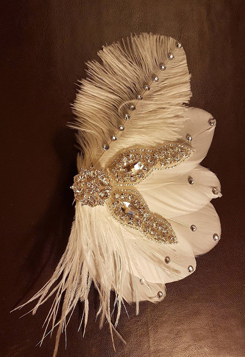 Bibi en plumes de mariée. Fascinateur de plumes Gatsby des années 1920, casque de plumes, morceau de cheveux en plumes scintillantes, accessoire de cheveux de mariage, fascinateur image 1