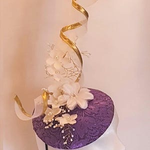 PURPLE & GOLD Fascinator Hut Fascinator 40er 50er Jahre Hut Fascinator #Goldrand Wirbelhut Fascinator Hochzeit Cocktailhut Damen Ascot Hut Lila