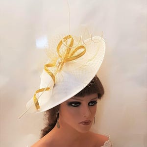 WHITE & Gold Large Wedding  Fascinator hat. Church, Derby Royal Ascot, Races,TeaParty Hatinator Mother of Bride/Groom Fascinator
