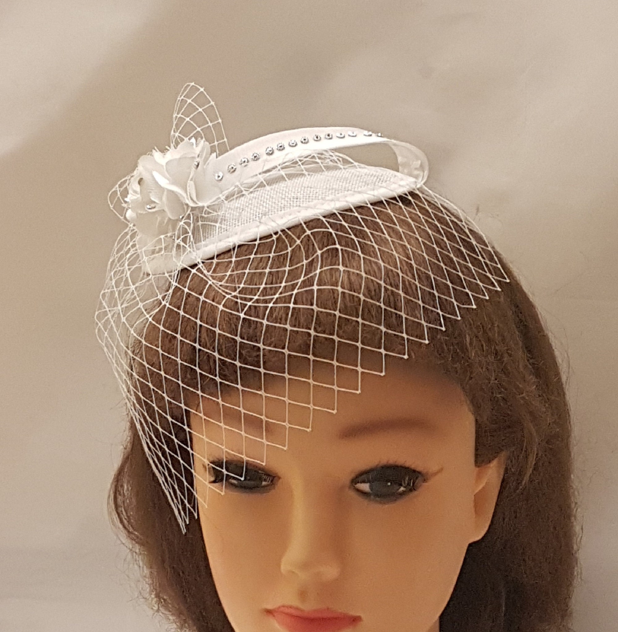 Vintage White Floral Fascinator with Veil - 50s Style Birdcage Veil WHITE Fascinator Hat - 40s 50s Vintage Style Ascot Wedding  main image 2