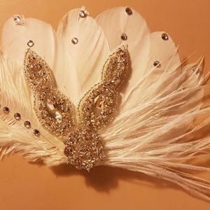 Bibi en plumes de mariée. Fascinateur de plumes Gatsby des années 1920, casque de plumes, morceau de cheveux en plumes scintillantes, accessoire de cheveux de mariage, fascinateur image 5