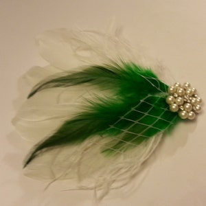 Bridal hair clip, Wedding hair accessory, Green & White feather clip,Bridal Feather Fascinator, Feather Hair Piece, Wedding Hair Accessories zdjęcie 2