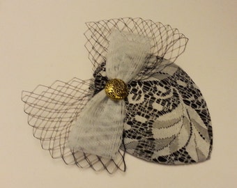 Birdcage Veil Hoed FASCINATOR Vintage Zwart &Wit Traan hoed Fascinator mini Veil. Antieke gouden middenversiering Fascinator clip