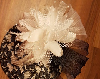 Hoed Fascinator, Bruiloft hoed Cocktail hoed, Race Wedding, Church Goodwood revival, Prom Hat tovenaar #Black & White feather hoed tovenaar