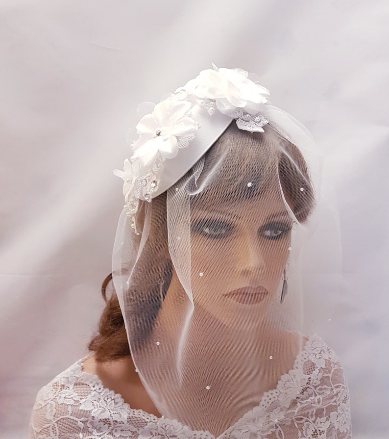 Bibi mariée voile cage à oiseaux, fleurs de soie et tulle