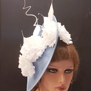 Blue and White Hat Fascinator Derby Race Wedding Mother of bride- Groom Ascot Hatinator Ladies Large Teardrop Quil feather Party Hatinator